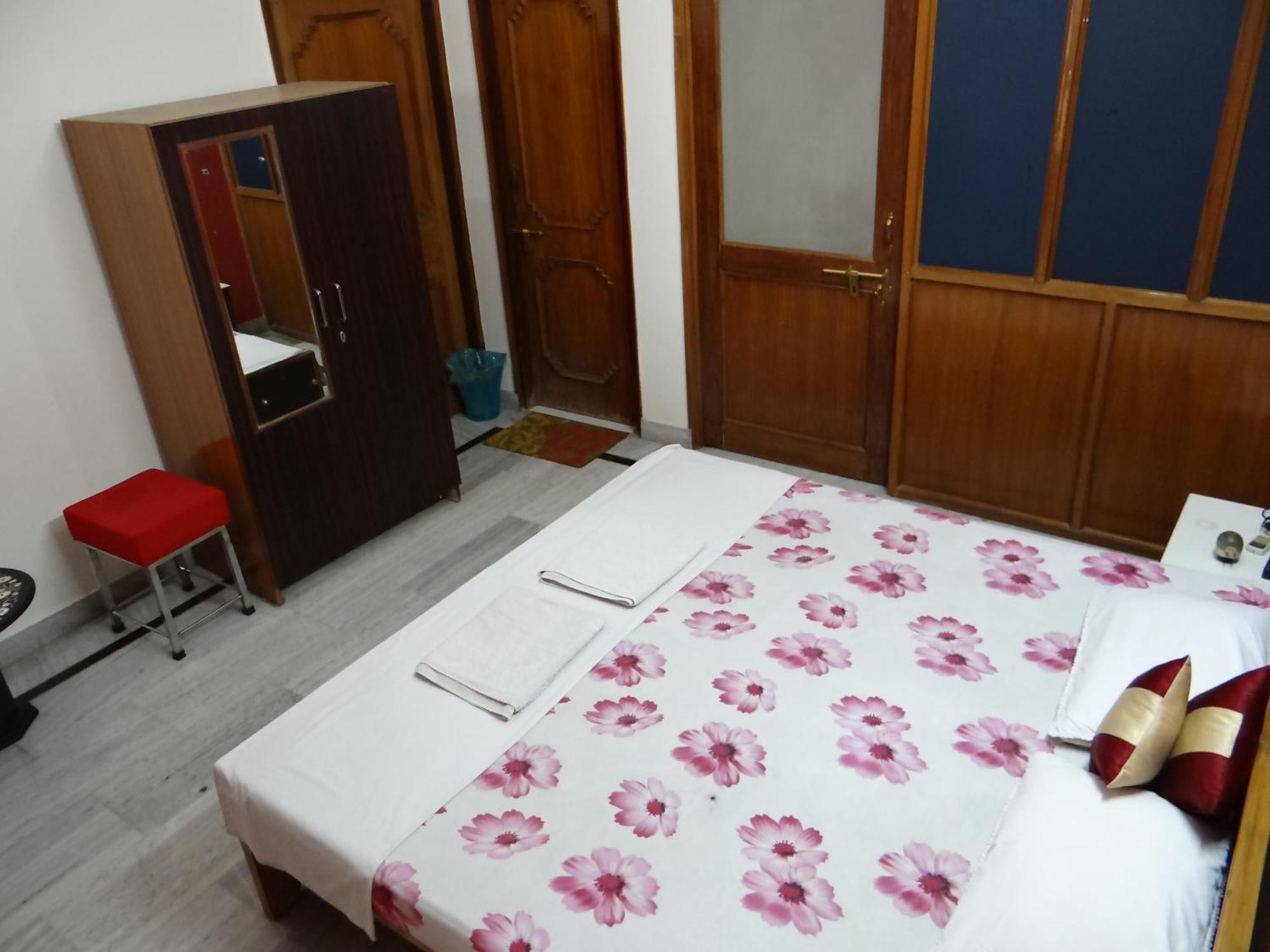 N Agra Homestay Tajganj