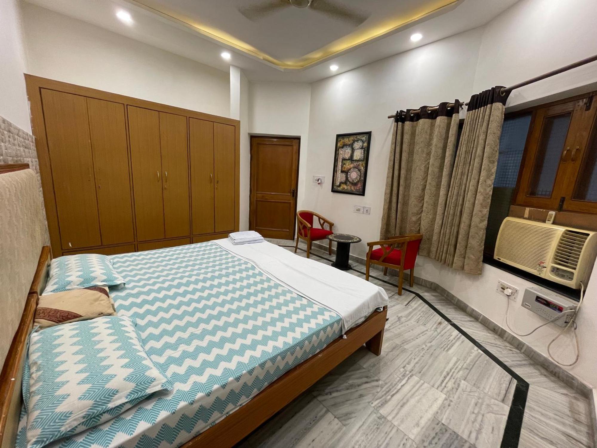 N Agra Homestay Tajganj