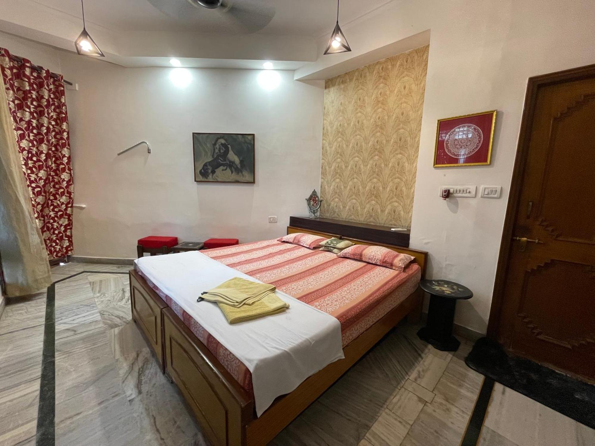 N Agra Homestay Tajganj